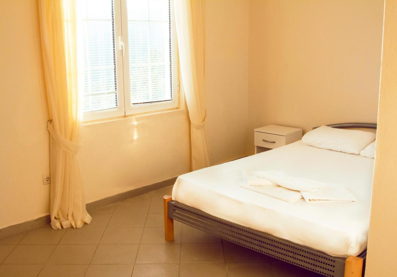Hostel "Kraljica Snezna " Сутоморе Экстерьер фото