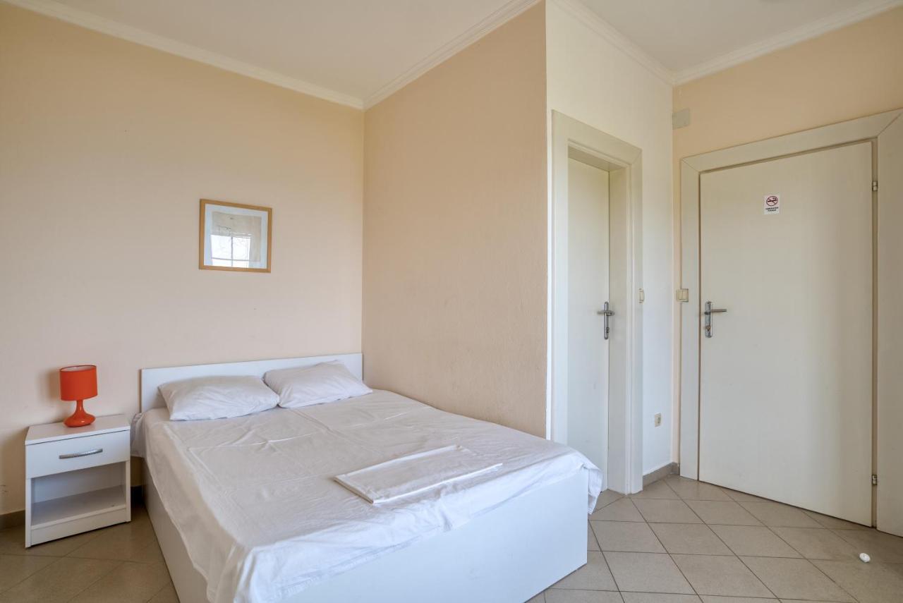 Hostel "Kraljica Snezna " Сутоморе Экстерьер фото